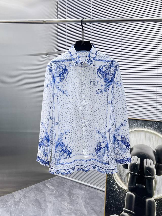 迪奥 Dior 2025Ss新款男士长袖 衬衫 衬衣 高端版本 专柜定制面料 透气舒适度高 细节无可挑剔 品牌元素设计理念 体现高品质 手感细腻柔软 呈现休闲裁