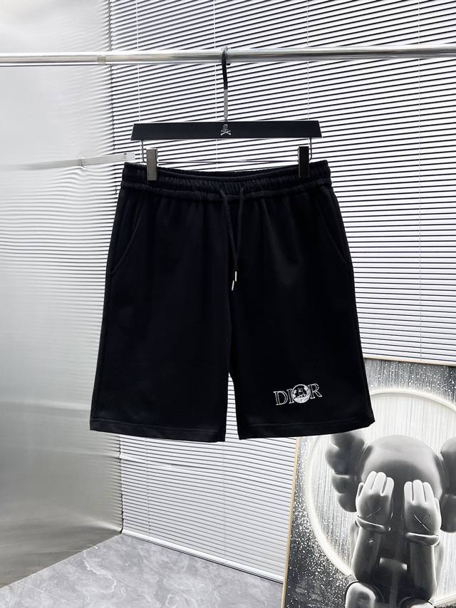 迪奥 Dior 2025夏季新款 短裤 休闲裤 高端版本 专柜定制面料 透气舒适度高 细节无可挑剔 品牌元素设计理念 体现高品质 手感细腻柔软 呈现休闲裁剪 上