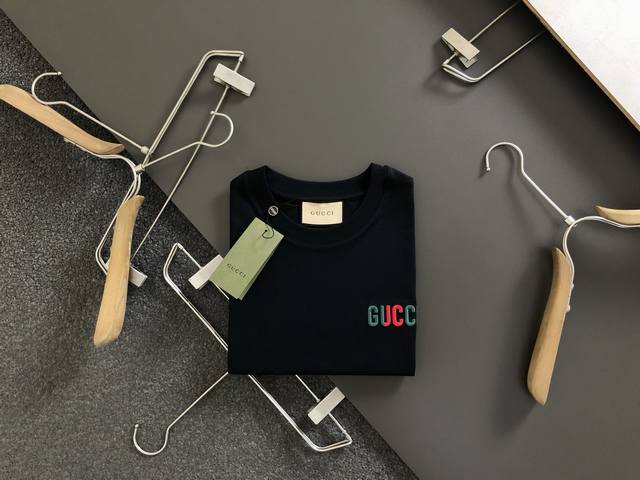 Gucc*合身版型M-Xxxl 25春夏顶级红绿刺绣经典短袖 精致工艺专柜面料 顶级元素融合打造 经典短袖3标齐全 潮男时尚 无论是上身舒适度还是都是无可比拟的
