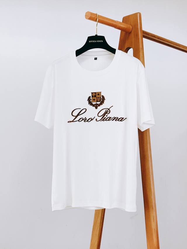loropiana L.p2580Ss春夏新品 牙刷绣字母标识短袖 胸前牙刷绣工艺字母图案 色彩鲜明 完美的符合 最新系列风格的时尚理念 体验最新风情 丝光棉质