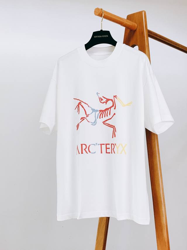 arcteryx 始祖鸟 2025Ss春夏新品 小众设计师 行走的艺术品 帅气清爽的设计 让人第一眼就陷入你的魅力 满满的设计感 上身非常显气质 品味人士穿起来