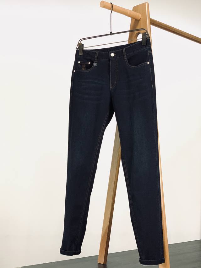 brunello Cucinelli 布鲁奈罗.库奇内利 2025Ss早春新品 高级时装感 休闲洗水牛仔裤 面料很特殊 超细精仿棉纱混纺 超柔舒适感 具备牛仔随