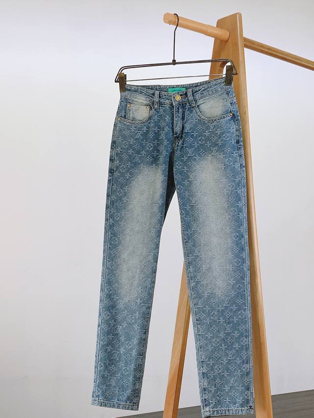 louisvuitton 路易威登 2025Ss早春新品 lv提花是蓝血密码 浅水洗蓝底泼满Monogram暗纹 阳光折射下提花像流动的浮雕 牛仔裤通勤天花板