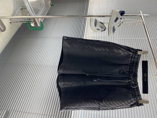 Mm6 马吉拉 25Ss 春夏新款短裤 爆款定制纯棉面料 采用立体烧花工艺 立体清晰可见 面料舒适质感 码数 M-3Xl