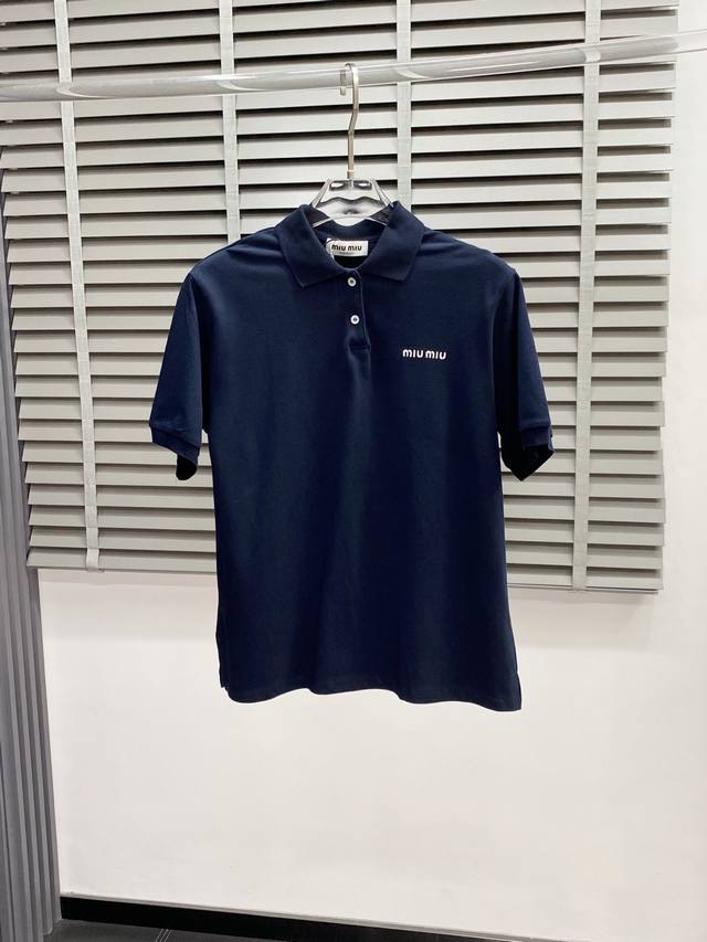 Miumiu缪缪独家专供新款男士休闲短袖 高端定制 高端版本 时尚百搭爆款进口面料 手感超柔软细腻 穿着亲肤舒适 高端精品 代工厂p精细做工 上身非常赞 男士必