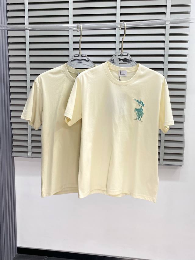 Burberry巴宝莉独家专供新款男士休闲短袖 高端定制 高端版本 时尚百搭爆款进口面料 手感超柔软细腻 穿着亲肤舒适 高端精品 代工厂p精细做工 上身非常赞