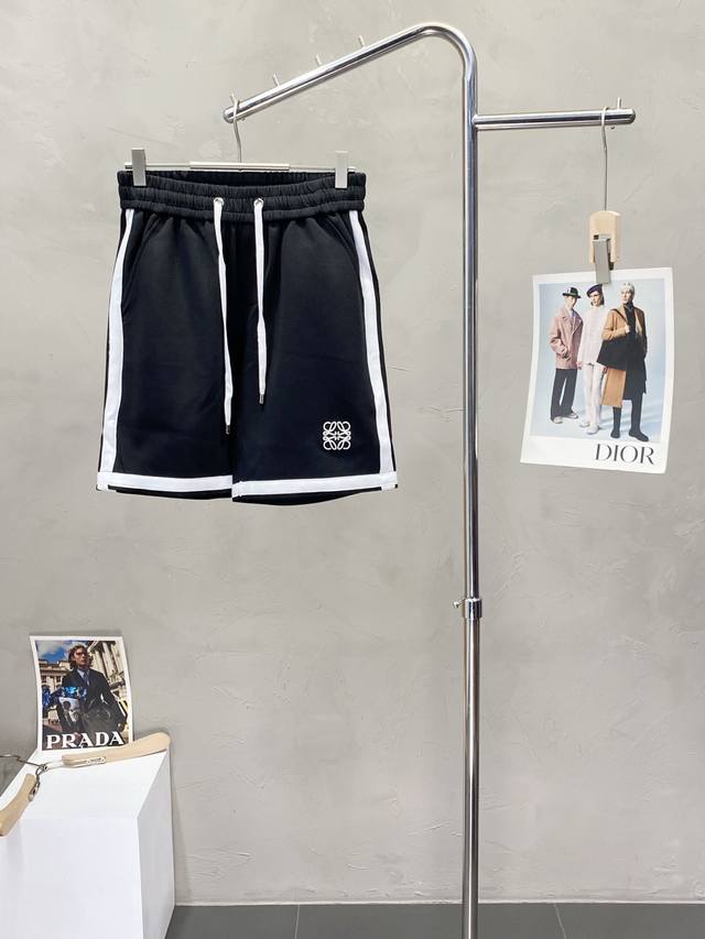 Loewe罗意威独家专供新款 休闲短裤 高端版本 专柜定制面料 透气舒适度高 细节无可挑剔 品牌元素设计理念 体现高品质 手感细腻柔软 呈现休闲裁剪 上身版型超