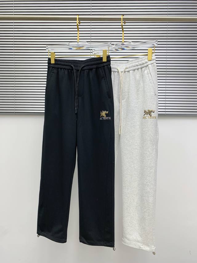 始祖鸟春夏25Ss休闲裤金典再次出现 原单订制高品质时尚休闲裤 超级百搭款 独家定制面料 挺阔有型 贴身舒适 原版定制专柜最新五金辅料 超靓版型 上身显腿修长