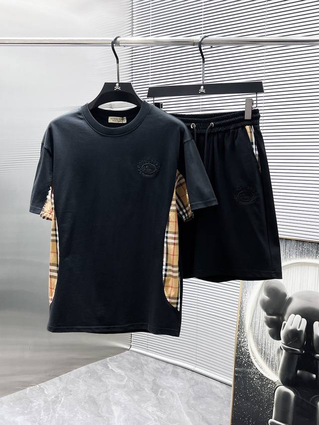 巴宝莉 Burberry 2025Ss夏季新款 休闲 短袖 短裤 套装 高端版本 专柜定制面料 透气舒适度高 细节无可挑剔 品牌元素设计理念 体现高品质 手感细