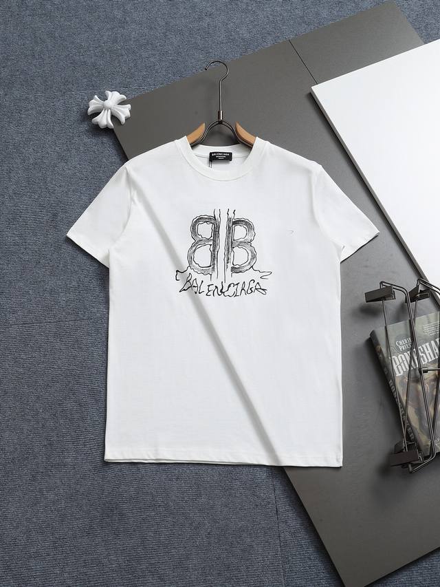 Balenciaga 巴黎世家 做旧字母印花 logo标识精致升级 灵感源自八十年代复古 原版面料 官方同款 短袖T恤 定制300克同缸染面料 手感非常舒服 春