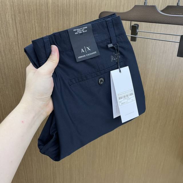新品 Aj 2540春夏新品休闲裤西裤 官网同步发售 裤身工艺设计 进口客供辅料 面料定制 代工厂p出品免检 每个细节做到极致 原版五金配件 潮范十足 上身有型