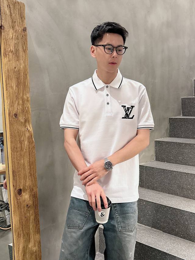Lv 2025春夏新款polo领短袖系列 精选顶级丝光珠地棉面料 三标齐全 时尚大牌元素Logo工艺设计 上身版型超赞 面料细腻舒适透气 随意搭配都超级好看时尚