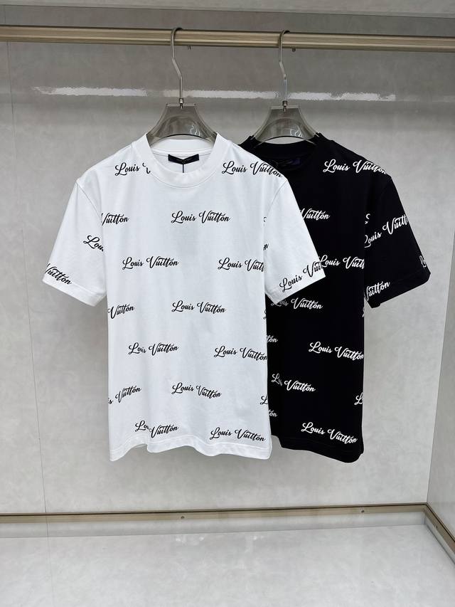 Lv 2025早春新款男女同款短袖T恤 定制专属纯棉面料 定制原版工艺螺纹 胸前重工字母Logo工艺设计 简约大方 从容百搭 档次极高 完美融入时尚还有风情感一