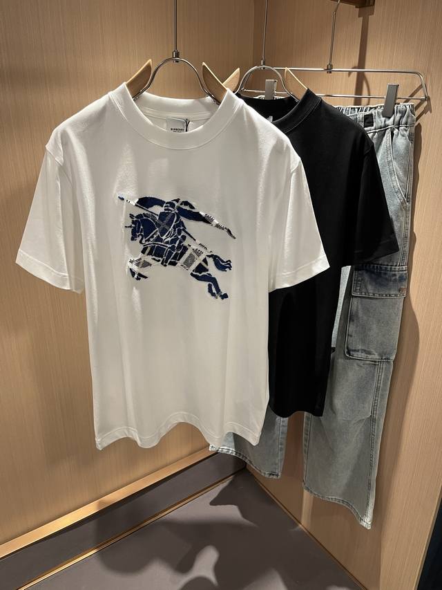 Burber*Y巴*莉2025春夏新品男女同款短袖T恤 重磅来袭 最近比较火热的环保纯棉面料制作而成 高端户外运动休闲系列 非常火热运动风潮 Bur最新研发的特