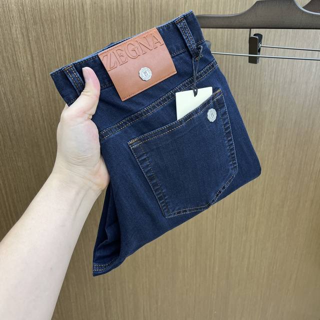 新品 Zz 2540春夏新品休闲牛仔裤 官网同步发售 裤身工艺设计 进口客供辅料 东欧牛仔面料定制 代工厂p出品免检 每个细节做到极致 原版五金配件 潮范十足