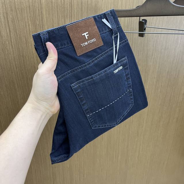新品 Tf 2540春夏新品休闲牛仔裤 官网同步发售 裤身工艺设计 进口客供辅料 东欧牛仔面料定制 代工厂p出品免检 每个细节做到极致 原版五金配件 潮范十足