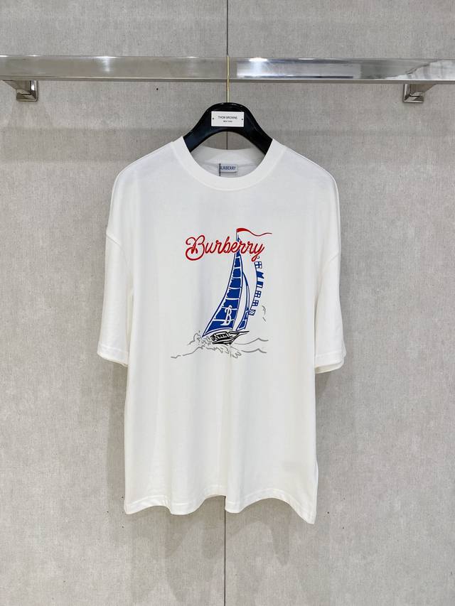 burberry极简王炸T恤 最新系列图案Logo短袖T恤 必须人手一件的节奏 进口顶极精梳棉面料 极为亲肤舒适 摸上去非常的细腻 质感很好 完美体现立体感 符