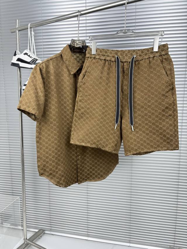 上衣 裤 高端定制 2025夏季最新款牛仔套装 柜台同步发售 原版定制复刻 客供五金辅料 原单品质 进口牛仔面料高弹力 重工洗水 做工走线精细 上身绝佳 优选单