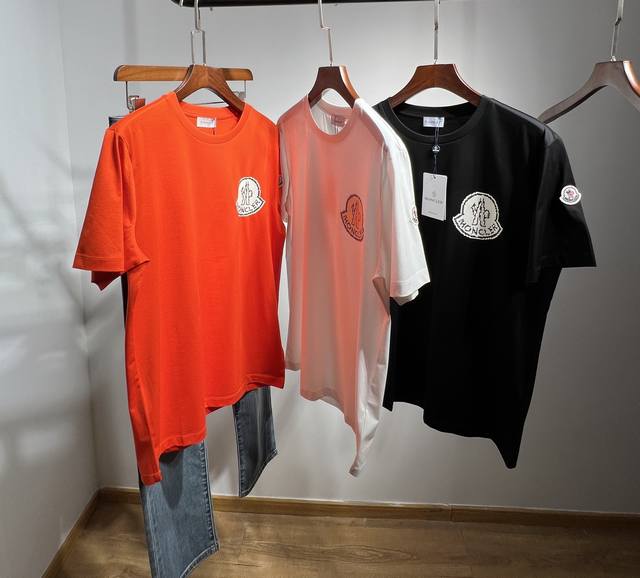 春夏新款 新款来袭 代购级别牛货 Mon ~25春夏短袖系列.高级成衣外贸公司订单,采用220支双丝光棉面料.温儒柔软上身自然是舒适..精美线条印花设计.非常的