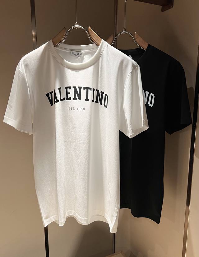 Valenti*O华伦*奴 柜台款 2025春夏新款短袖T恤衫 胸前Logo印花设计 简单时尚而年轻 百搭风格 上身感很年轻优雅 永远不会过时 各大柜台同步上市
