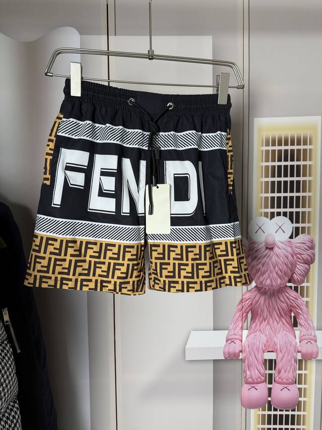 芬迪Fendi2540最新款男士潮牌沙滩裤 料子细腻光滑 快时尚高清面料印花 手感极佳男士夏天必备 码数M一Xxxl