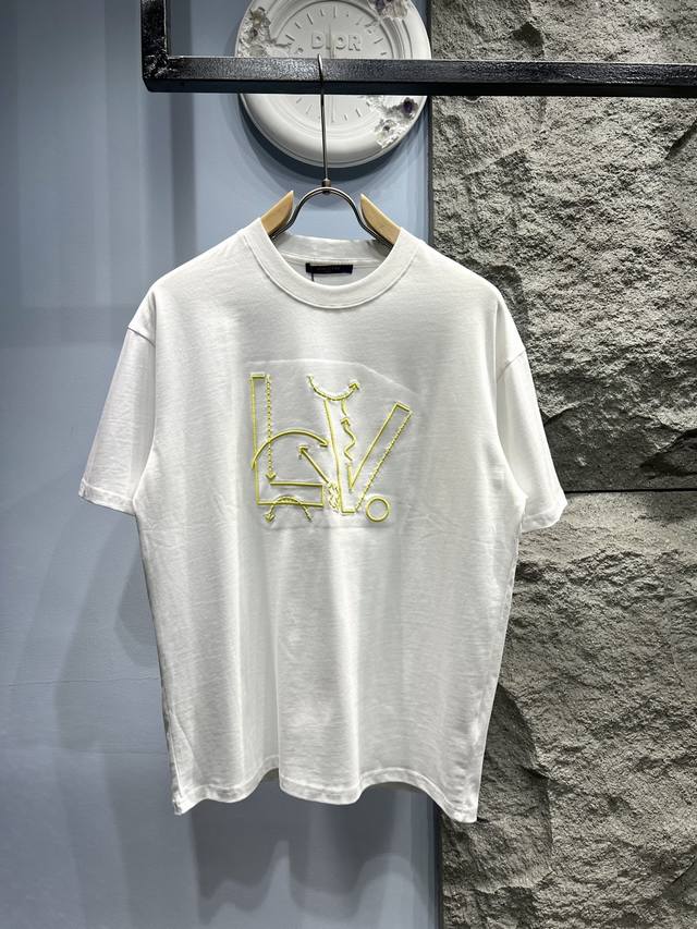 Louis Vuitton*路易威登 衣长