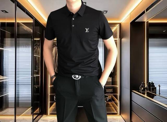 Lv 路易威登2025春夏新款原单男士翻领短袖polo衫T恤 爆款 简洁时尚百搭 高端品质 无缝包边 胸前刺绣Logo图案设计 定制进口双股丝光珠地棉面料 穿着