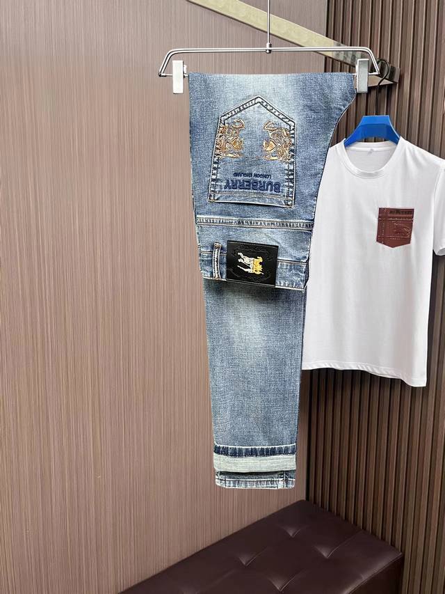 主推.长期有货 巴宝莉 高品质 官网高端新品原单少数帅爆牛仔裤 百分百原单 百搭神器 今年最新流行的风格设计款式 采用进口棉花制作成的单宁布 上身舒适 剪裁设计
