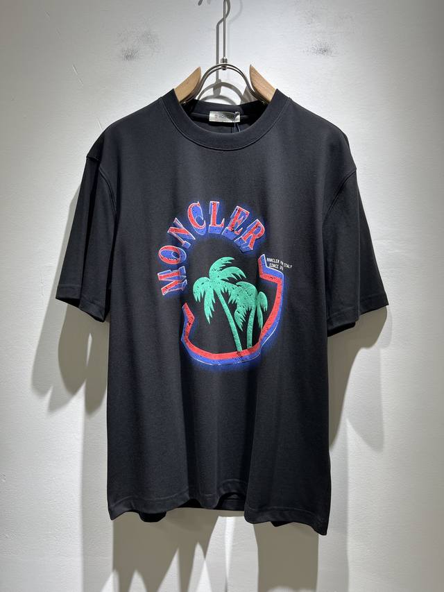 Moncler蒙家 2025春夏最新男女同款贸易订单短袖T恤 全品相 网红款 采用Logo图案压胶设计 上身舒适透气 不僵硬 整体有着丰富的立体感 品质出口订单