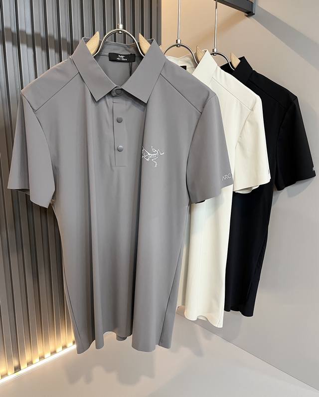Arcter*X始*祖鸟 2025春夏新款男士短袖polo 户外品牌可能大家第一想到的就是加拿大鹅 始祖鸟 给人一种标签试的感觉 除了在款式设计上颇有造诣之外