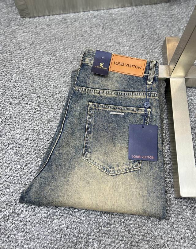 lv*路易 Ss25春夏新款男士牛仔裤 面料弹性好 独家发售 官网同步 时尚优雅 采用原色酵母水洗工艺 精选进口重磅丹宁牛仔面料 配专柜五金装饰 真皮皮牌 精致