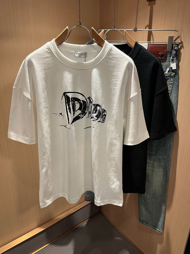 Dio*迪家 2025春夏新款男女同款短袖T恤 专柜同步发售 定制专属260克纯棉面料 定制原版工艺螺纹 胸前Logo图案印花工艺设计 简约大方 从容百搭 档次