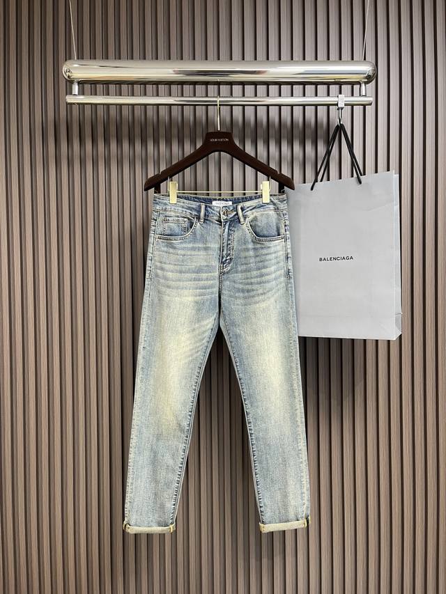 Valentino 华伦天奴 2025Ss早春新品休闲牛仔裤 进口原版弹力面料 舒适有弹性 原版五金辅料装饰 版型超正 档次极高 活力十足 尺码 28-38 有