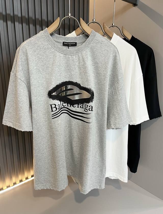 Balenci*Ga巴黎*家 2025春夏新款男女同款短袖T恤 走秀图案印花时尚休闲短袖T恤衫 设计Logo压胶设计 极具设计精选客供260G纯棉面料 手感柔软