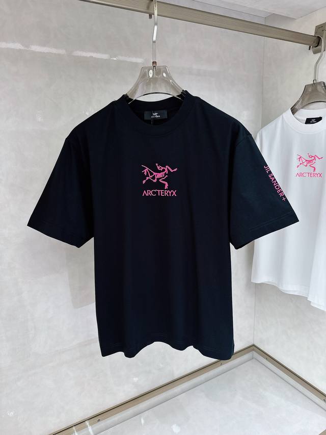 始祖鸟 2025春夏系列基础圆领套头短袖T恤 男女同情侣款休闲宽松棉质圆领短袖T恤衫 贸易公司渠道稀出 同步官网发售 2025春夏最新系列 经典时尚设计元素 为