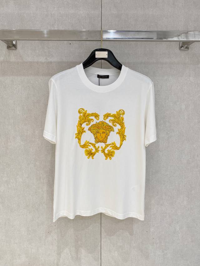 S-2Xl 范思哲 25Ss春夏新款首发专柜最新款短袖圆领T恤 高端订制 设计前卫时尚 品牌Logo重工艺设计 高端定制面料.手感柔软.穿着舒适.专柜级别精致车
