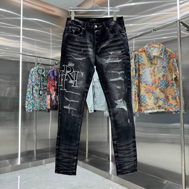 Amiri 破洞字母刺绣工艺街头潮流修身小脚弹力牛仔裤 颜色 黑色 码数 30 32 34 36 38