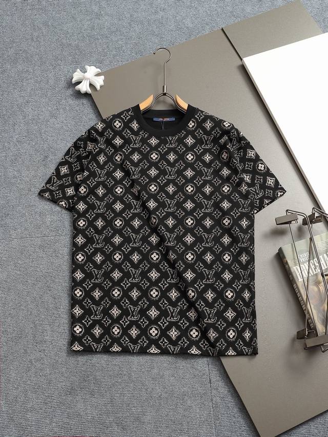 Louis Vuitton 路易威登 1V 微宽版型Xs S M L 25Ss 1V 新品专柜走秀款 满印短袖T恤 男女同款 短袖不在千篇一律的大众脸 而是一定