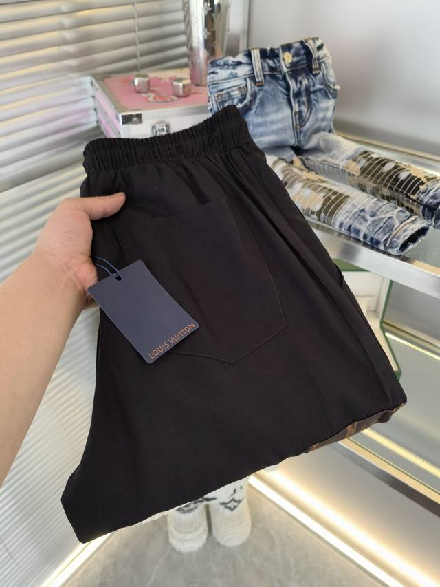 Louis Vuitto*路易*登 春季最新休闲裤专柜1:1顶级复刻 全品相 潮人必备单品 懂货的老铁赶紧下手 尺码.M-4Xl