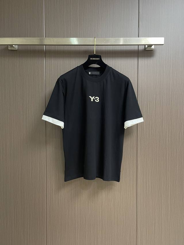 y3 2025Ss新款圆领短袖T恤 采用进口棉材质制作而成 柔软的面料触感 贴身穿着亲肤舒适 经典的Y3字母图案设计 非常的新颖且极具辨识度 经典的版型裁剪 不