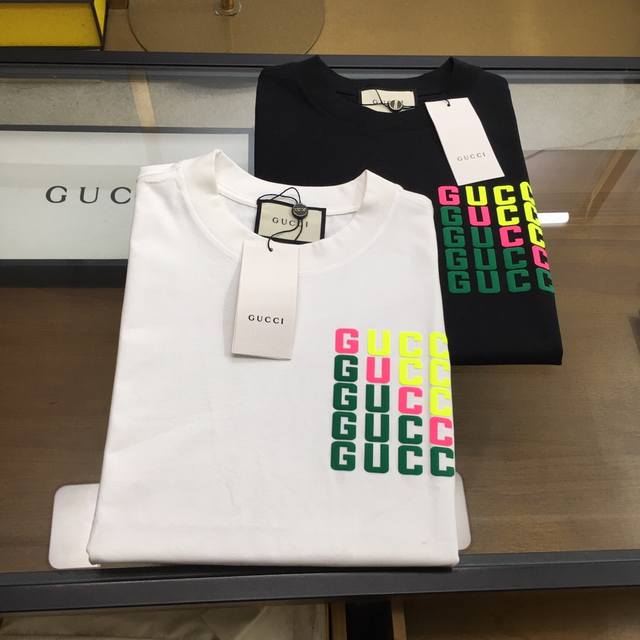 新品潮牌 Gu.Ci 2025新款潮牌短袖T恤 版型微阔 品牌时尚界的宠儿 男士潮牌短袖 材质用料讲究的同时 整体的设计颇具时尚感 今天推荐他家百搭经典款 胸前