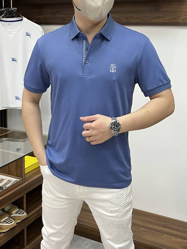 Bc-2540Ss开春新款 时尚大爆款翻领T恤 休闲时尚外穿 内搭必备款 舒适好看上身可见 定制进口高端丝光面料 手感细腻丝滑有质感 上身舒适透气清爽 穿着时尚
