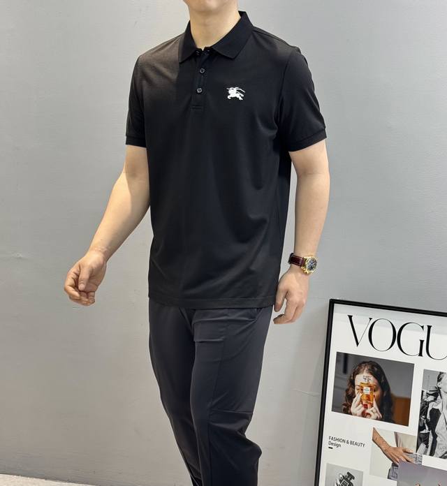 Bbr*巴宝莉25S夏季男士休闲polo.采用最新的经典的战马打造的标识 胸口3D刺绣打造灵动生趣的品牌力量.让品牌更具看点与规格 有着莫名的吸引力让人一眼看过