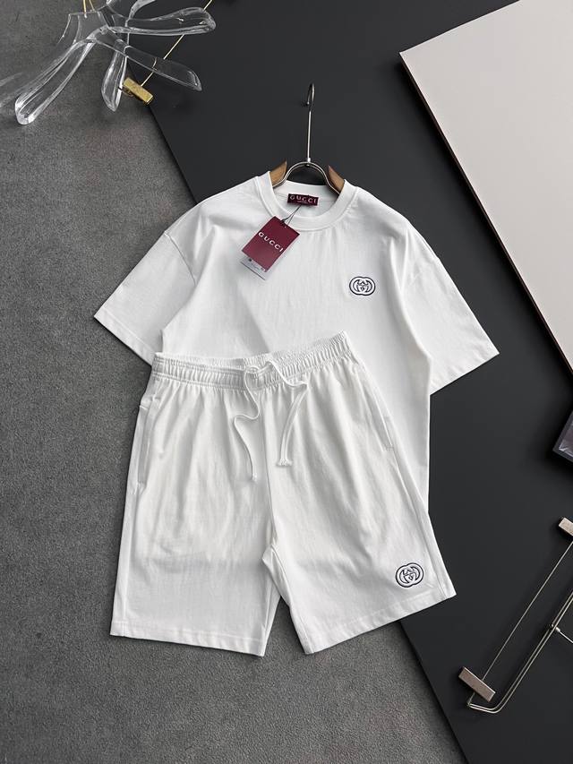 套装Gucc 2025春夏新款男女同款短袖T恤 Logo刺绣设计 极具设计精选客供100%全棉面料 手感柔软亲肤 着身舒适透气性都无法挑剔 实物绝对会让你爱不释