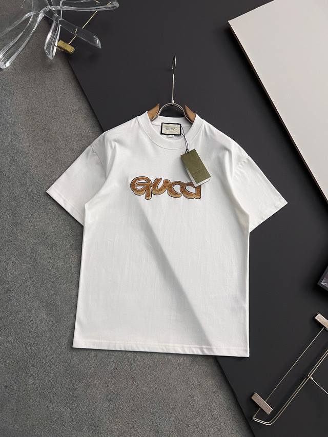 Gucc* 2025Ss爆款310G纯棉双纱爆款现货四季系列短袖 简约基础衣橱神器 休闲百搭必备款 做工走线质感一流 两色推荐 白色 黑色 独家版型测试上身无解