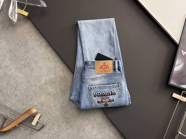 prad* 重工水洗休闲牛仔裤 进口原版水洗弹力面料 舒适有弹性 独特设计 版型超正 舒适透气 档次极高 专柜品质 上身帅气十足 码数 29-38 35 37