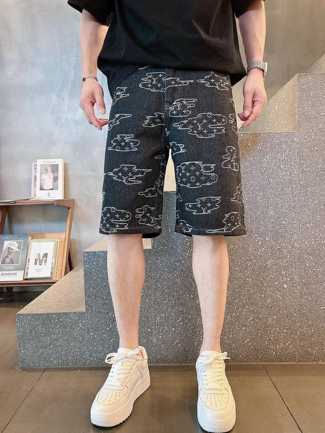 Lv 2025新品 原单牛仔短裤 原版重工打造 品牌经典Logo设计 三标齐全 原版五金辅料 专柜定制牛仔面料 完全对版专柜 欢迎专柜试穿后再购买 好货不怕比