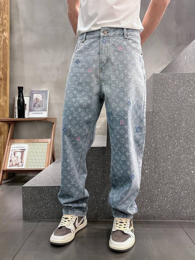 Lv 2025新品 原单牛仔裤 原版重工打造 品牌经典Logo设计 三标齐全 原版五金辅料 专柜定制牛仔面料 完全对版专柜 欢迎专柜试穿后再购买 好货不怕比 码