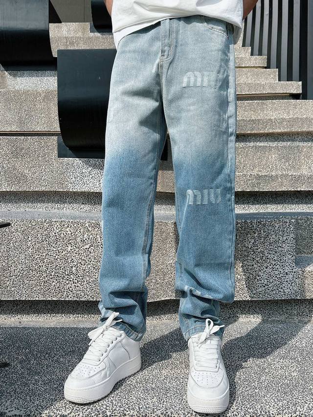 Miu 2025新品 原单牛仔裤 原版重工打造 品牌经典Logo设计 三标齐全 原版五金辅料 专柜定制牛仔面料 完全对版专柜 欢迎专柜试穿后再购买 好货不怕比