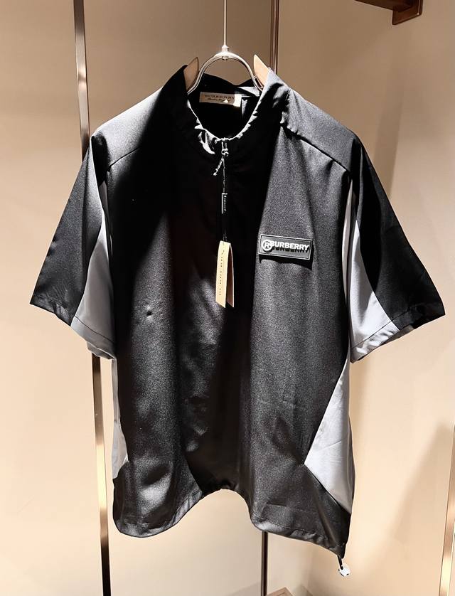 Bur*Erry 巴*莉 2025春夏新款男女同款休闲套装 品牌最新设计元素 既不单调也不复杂 好处的展现品味 客供顶级定制压胶Logo设计 舒适吸汗透气根本不